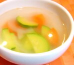 ズッキーニとにんじんの中華風スープ